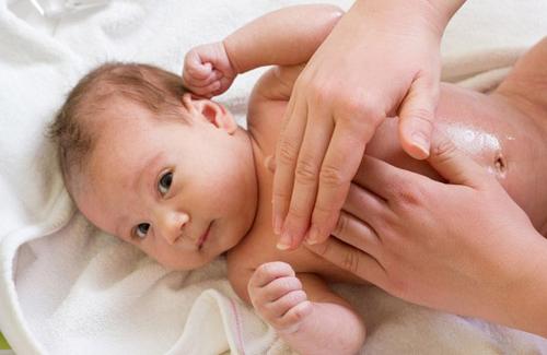 3 điều mẹ cần lưu ý khi chăm sóc da cho trẻ sơ sinh