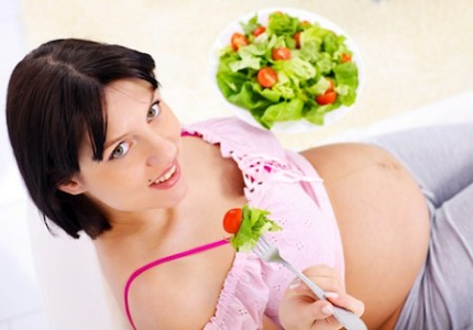 Những loại rau quả dễ làm bà bầu ăn phải sảy thai nên tránh