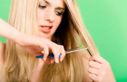 Tóc chẻ ngọn là gì? Nguyên nhân khiến tóc bạn bị chẻ ngọn và cách khắc phục