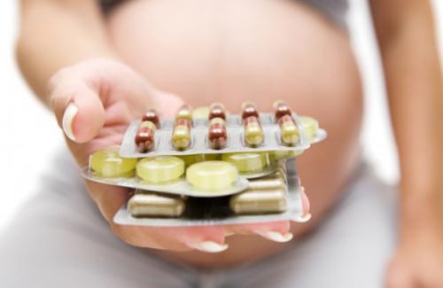 Mẹ bầu chú ý: 12 loại thuốc không khác độc dược với thai nhi