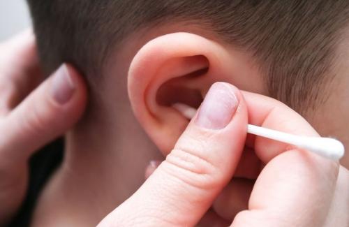 Hiểm họa từ thói quen ngoáy tai có thể gây nguy hiểm không ngờ