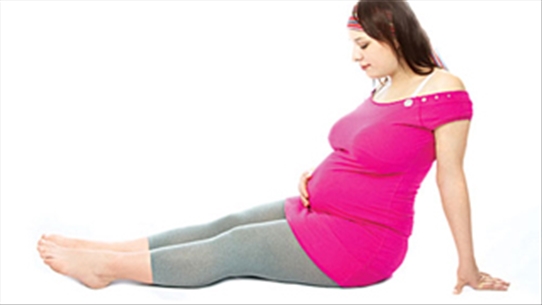 Phù chân khi mang thai có nguy hiểm cho mẹ và bé hay không?