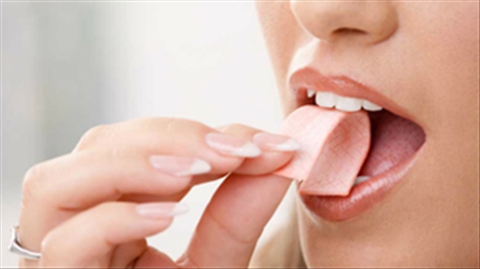 Câu hỏi muôn thủa: Nuốt kẹo cao su có bị dính ruột?