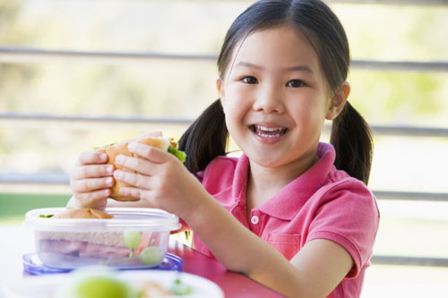 Sửa chế độ ăn giúp bé 3 tuổi hết còi các mẹ nên biết