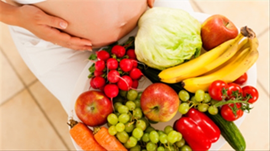 Bạn có biết tại sao chế độ ăn của mẹ bầu ảnh hưởng tới em bé?