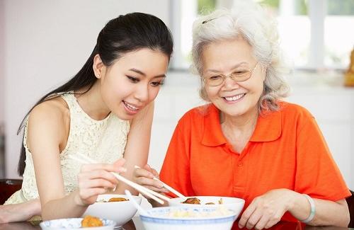 Lưu ý để bổ sung dinh dưỡng đúng cách cho người cao tuổi