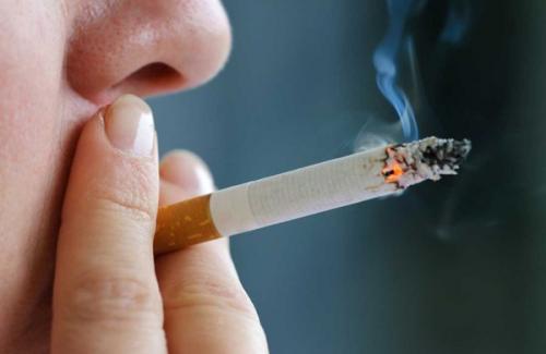 Hút thuốc lá làm giảm khả năng sinh sản của nam giới