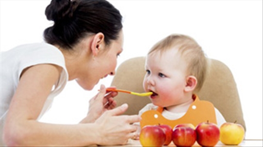 Cẩm nang dinh dưỡng cho trẻ 1 tuổi các mẹ nên biết