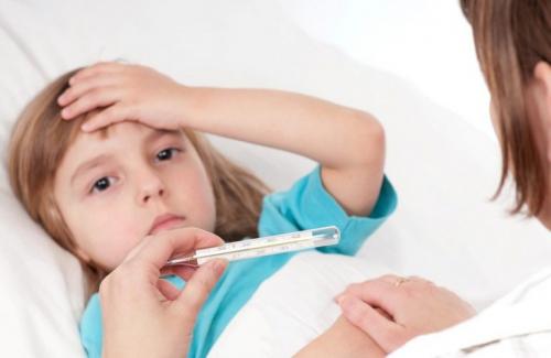 Những sai lầm thường gặp của các mẹ khi chăm trẻ bị sốt virus