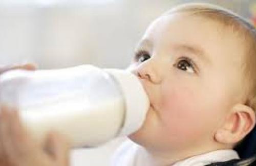 Sữa non là gì? Thành phần dinh dưỡng và tác dụng của sữa non với trẻ nhỏ