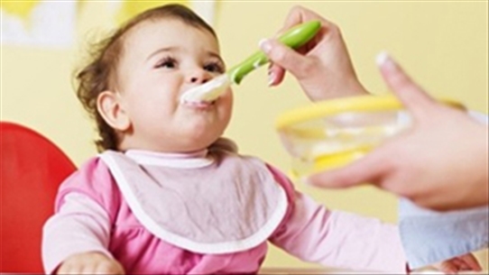 Dinh dưỡng cho trẻ bị bệnh tay chân miệng như thế nào mới tốt