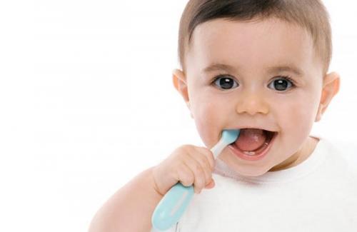 Cẩm nang chăm sóc răng miệng cho bé yêu mẹ nên biết