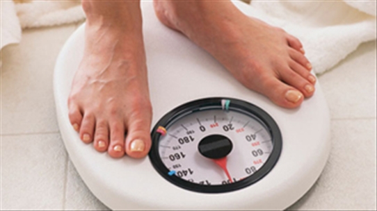 Tăng cân, tiểu ít bất thường cảnh báo dấu hiệu của bệnh thận