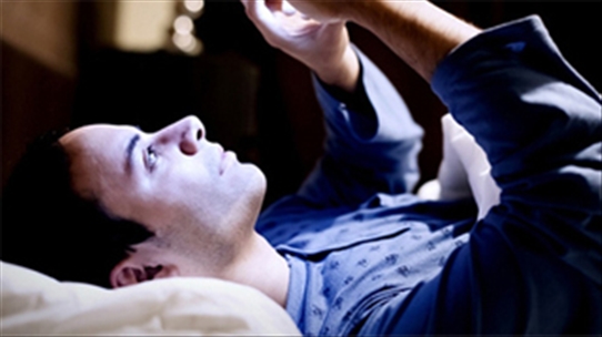 10 thói quen nguy hiểm trước khi đi ngủ cần tránh ngay lập tức