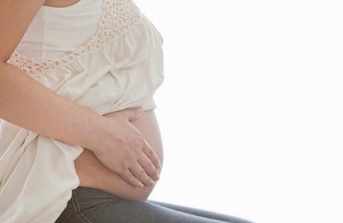 Khi bà bầu bị hở eo tử cung, nên cần phải làm gì để giữ thai?