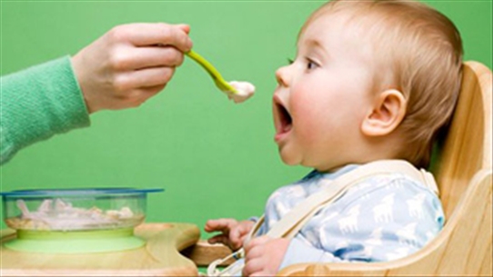 Lưu ý bố mẹ cần biết về thực phẩm cho con ăn dặm giúp bé khỏe mạnh