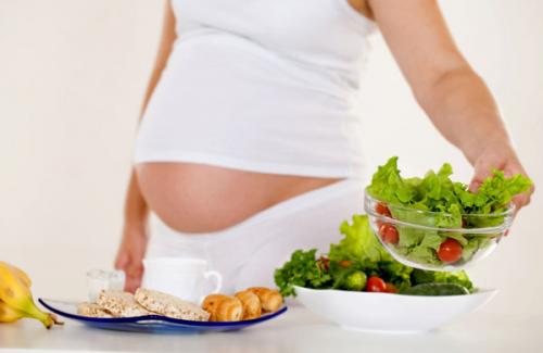 Nhóm chất và vitamin bà bầu nên bổ sung cho thai kỳ khỏe mạnh