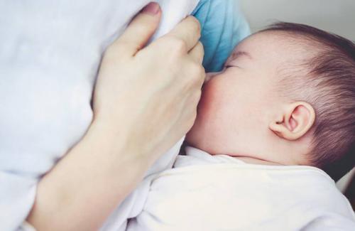 Cách duy trì nguồn sữa mẹ trong 2 năm đầu đời của trẻ