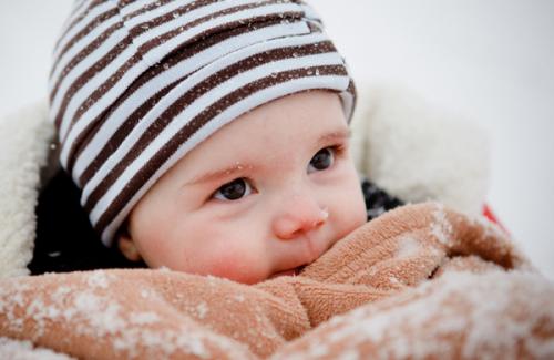 Chăm sóc trẻ sơ sinh vào mùa lạnh như thế nào là đúng?