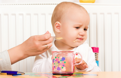Bạn nhất định phải biết: Vì sao bữa ăn luôn là cực hình với bé?