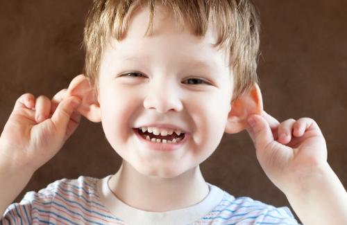 Ngăn chặn khiếm thính tiến triển ở trẻ em như thế nào?