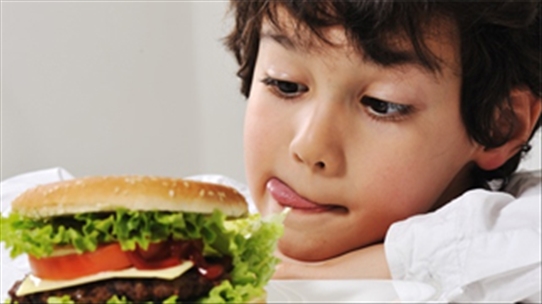 Nguyên nhân tại sao nên để trẻ tránh xa thức ăn nhanh