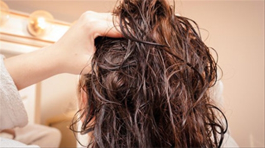 Thói quen cần tránh khi tóc còn đang ướt bạn gái nên biết