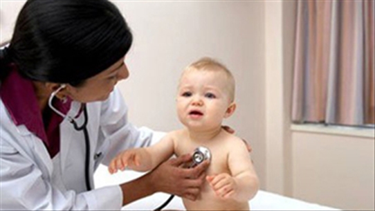 Cách nhận biết sớm các dấu hiệu viêm phổi ở trẻ nhỏ