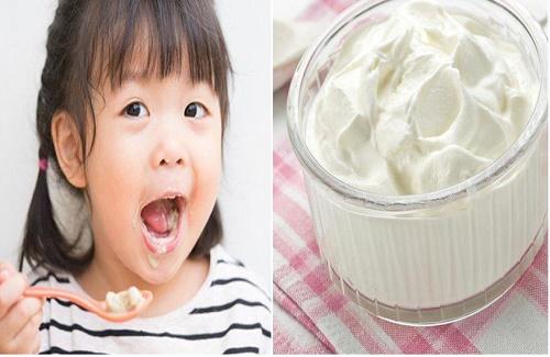 Làm cách nào để trẻ hấp thụ được lợi khuẩn khi ăn sữa chua?