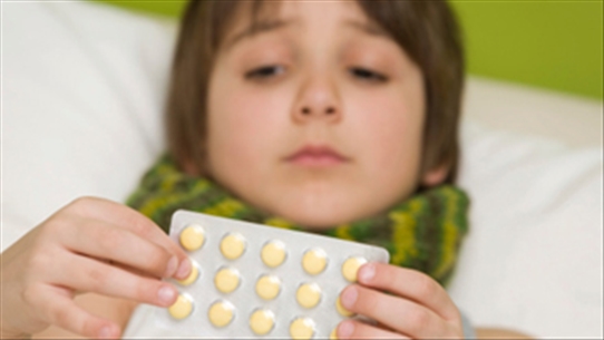 Hạn chế tác dụng phụ khi dùng thuốc cho trẻ ai cũng nên biết