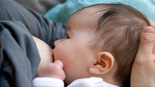 Bật mí 7 lợi ích giúp mẹ yên tâm khi cho trẻ bú đêm ít ai biết