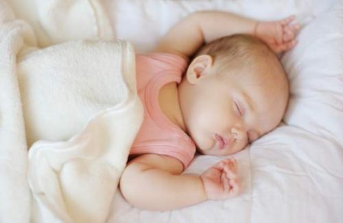 Thời gian ngủ của trẻ sơ sinh từ 1-6 tháng tuổi mẹ cần biết