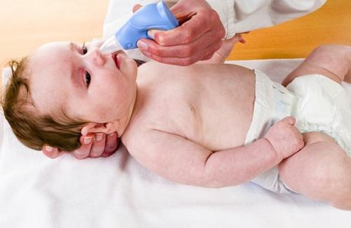 Cách trị nghẹt mũi cho trẻ sơ sinh giúp bé dễ thở, ăn ngon ngủ tốt