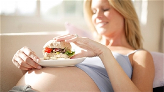Mẹ béo phì có thể làm suy giảm hệ miễn dịch ở trẻ sơ sinh