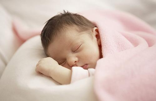 Mẹo đối phó với trẻ sơ sinh ngủ ít các mẹ nên biết