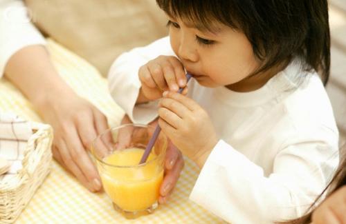Cách dùng oresol đúng cách trị tiêu chảy trong ngộ độc thực phẩm