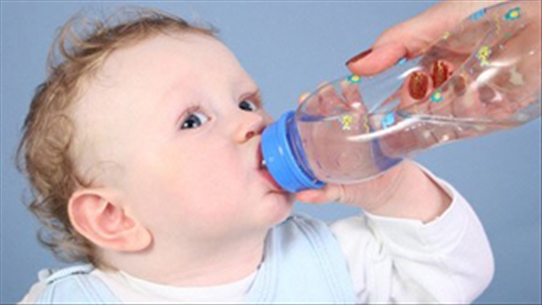 Mùa đông, cho trẻ uống nước như thế nào cho đúng cách?