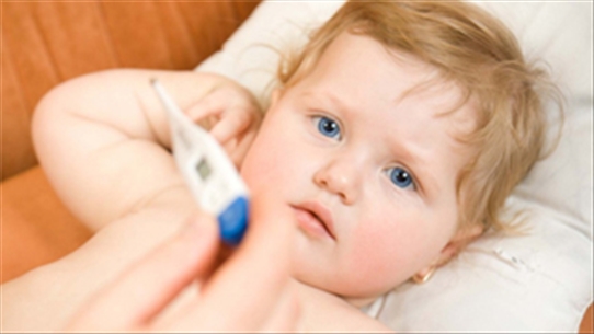 Cha mẹ nên đối phó khi bé bị ho, sốt, sổ mũi như thế nào?