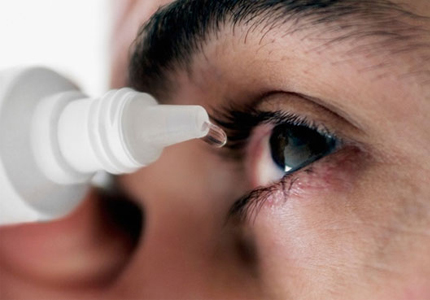 Khi bị đau mắt đỏ, làm sao để tránh lây cho cả gia đình?