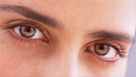 Có nên dùng kháng sinh khi chữa đau mắt đỏ hay không?