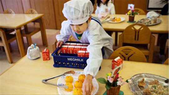 Điều chúng ta cần học từ bữa trưa tại các trường Nhật Bản
