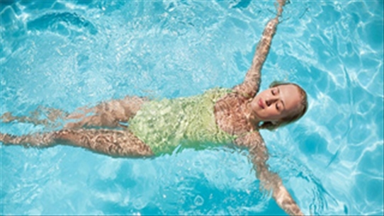6 nguyên tắc bơi lội trong thời tiết 40 độ ai cũng nên biết