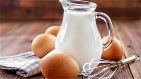 Người bệnh gút thì có nên ăn trứng và sữa hay không?