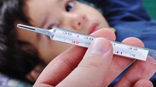 Nhận biết dấu hiệu nguy hiểm khi trẻ bị sốt và cách xử trí