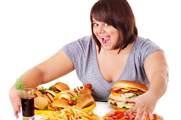 Những thói quen xấu gây béo bụng nhiều người mắc phải