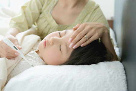 Bạn nên biết: Cần xử trí thế nào khi trẻ bị sốt ngay tại nhà?