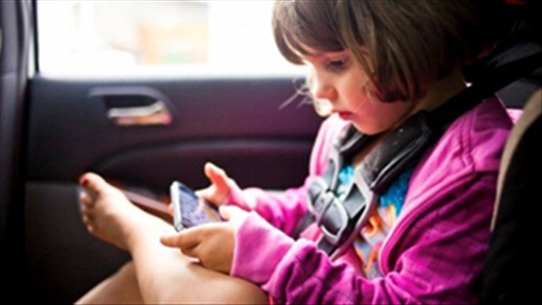 Bố mẹ nên làm sao để "cai nghiện smartphone" cho con?