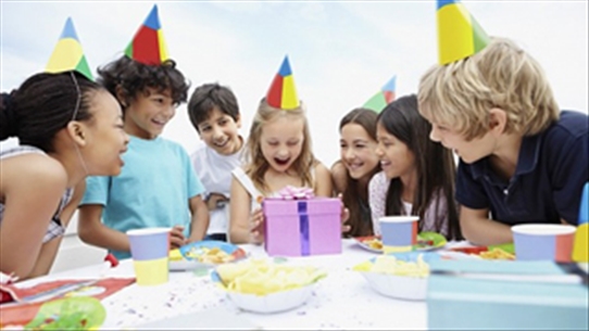 7 cách để trẻ chơi ngoan khi nhà có tiệc cha mẹ không thể bỏ qua