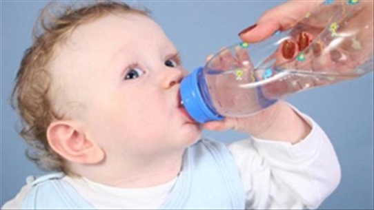 Cách nhận biết dấu hiệu mất nước ở trẻ tiêu chảy cấp