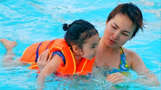 Nguyên tắc đảm bảo an toàn cho trẻ khi đi bơi cha mẹ nên nhớ